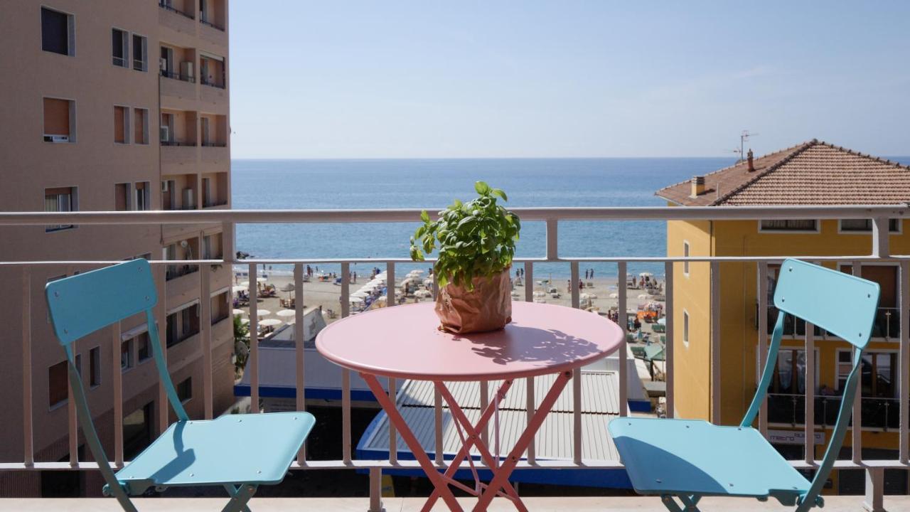 Babyaccommodation Family Panoramic I Pietra Ligure Buitenkant foto